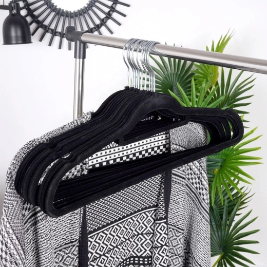 Vrtljiv kovinski kavelj za enostavno obešanje