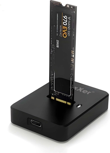 Priklopna postaja za SSD M.2 SATA in NVMe z USB-C