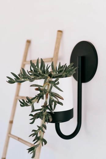 Lahek in odporen material