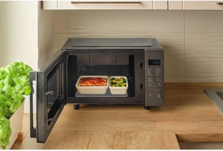Microwave heating and powerful quartz grill