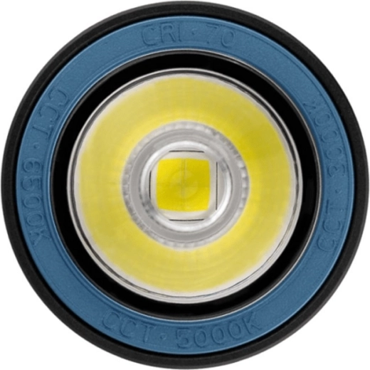 Svetlobni izhod 2500 lm in dolg doseg 145 m