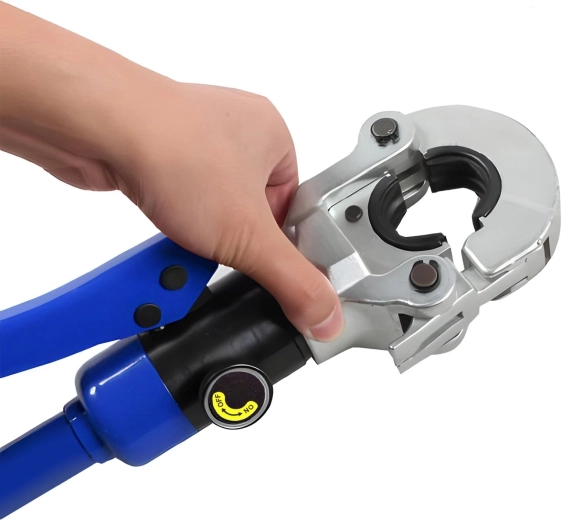 360° rotating head for work in tight spaces
