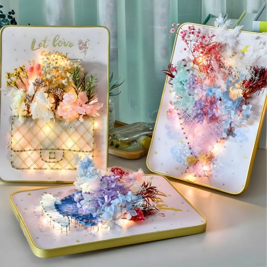 Dekoracija, ki izstopa tudi zvečer