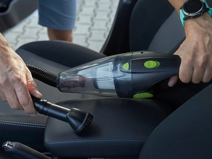 Nastavki in fleksibilna cev za vsak kotiček