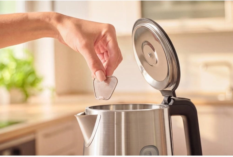 Easy filling and cleaner water