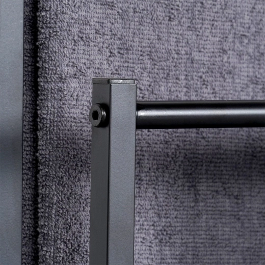 Trdna kovinska konstrukcija z mat površino