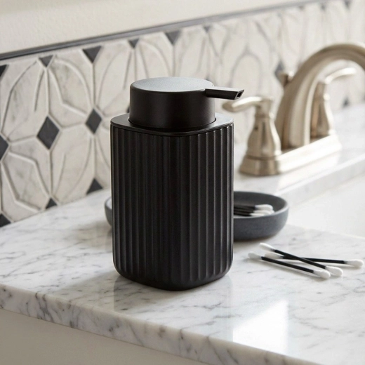 Easy refilling without unnecessary spills