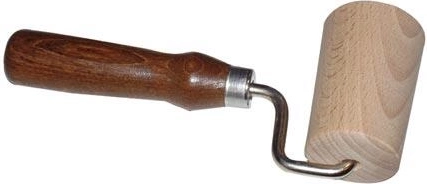 Enoročni lesen valjar za testo 7 cm s temnim ročajem