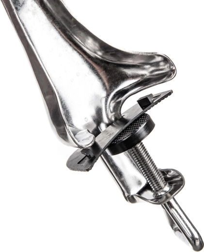 Stabilno vijačno pritrjevanje na delovno ploščo