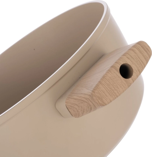 Comfortable side handles with wood-look decor