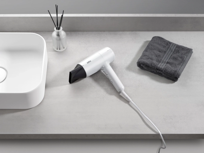 Natančno oblikovanje s koncentratorjem