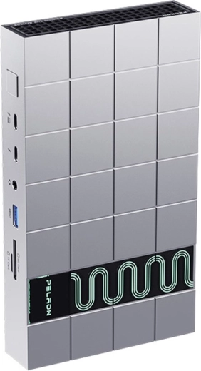 13 priključkov vključno z 2,5G Ethernetom in sodobnimi video izhodi
