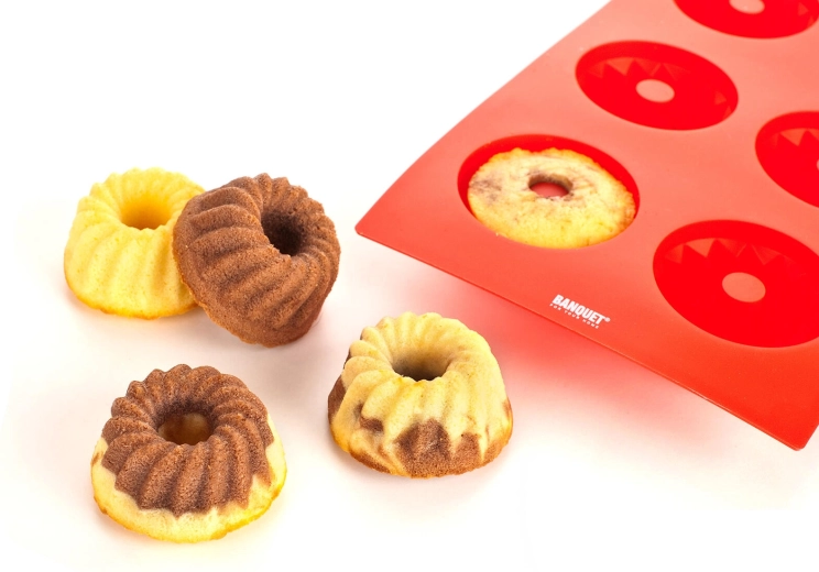 6 mini kuglofov naenkrat