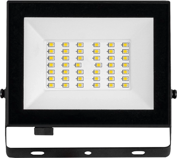 Široka in svetla osvetlitev 2400 lm