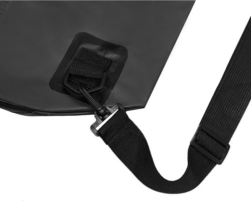 Comfortable carrying thanks to the adjustable strap