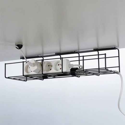 Red in varnost pod delovno mizo