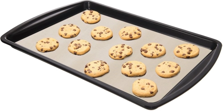 100 % nelepljiva površina za brezskrbno peko