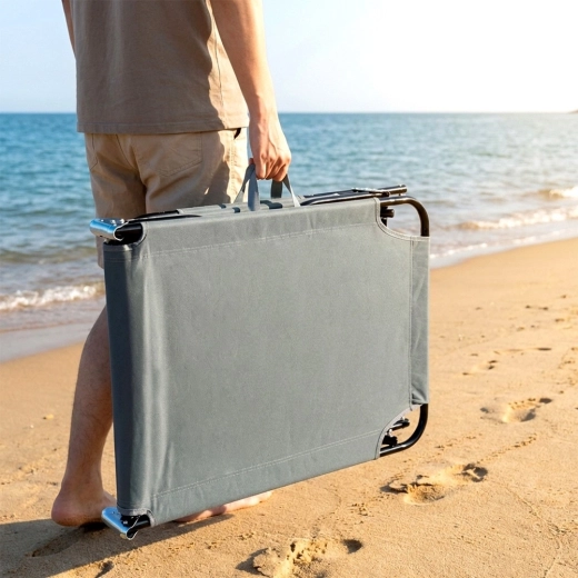 Zložljiva konstrukcija z ročaji za prenašanje