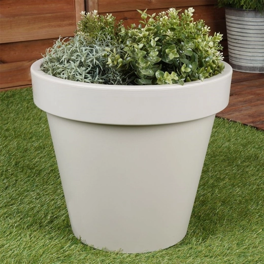 Lahek in odporen plast