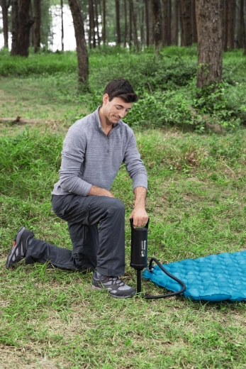 Lahka in odporna konstrukcija za na pot