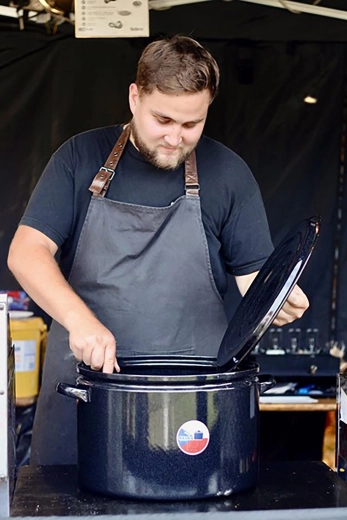 Velika prostornina za kuhanje večjih količin