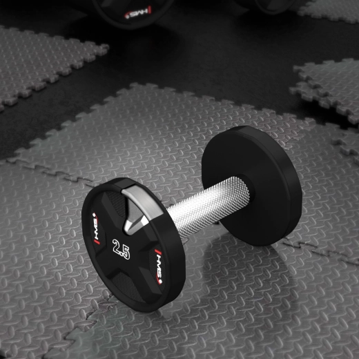 Zanesljiv oprijem zahvaljujoč rebrastemu ročaju