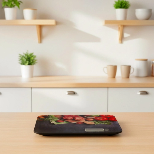 Kaljeno steklo z dekorativnim motivom