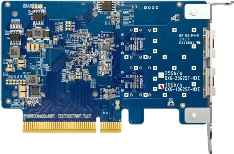 Dve 10GbE SFP+ vrata za največjo prepustnost