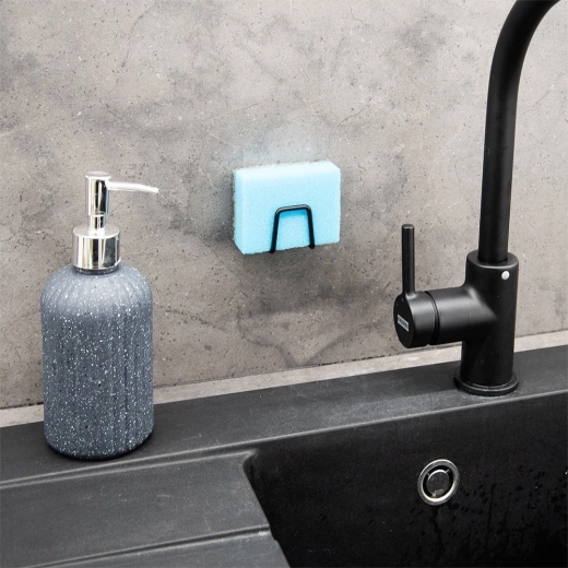 Pri roki v kuhinji in kopalnici