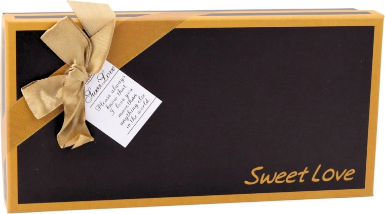 Luksuzna darilna embalaža pripravljena za podarjanje