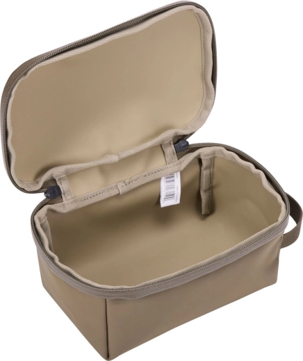 Protection against moisture and dirt