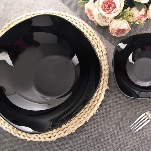 Moderen črn dizajn za vsako mizo