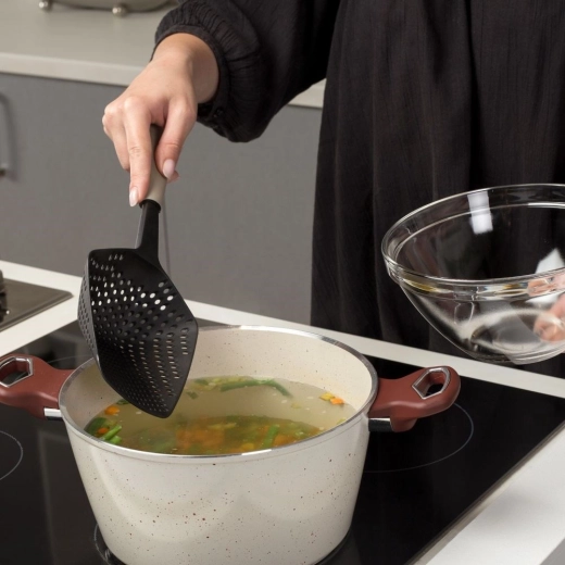 Gentle on non-stick cookware