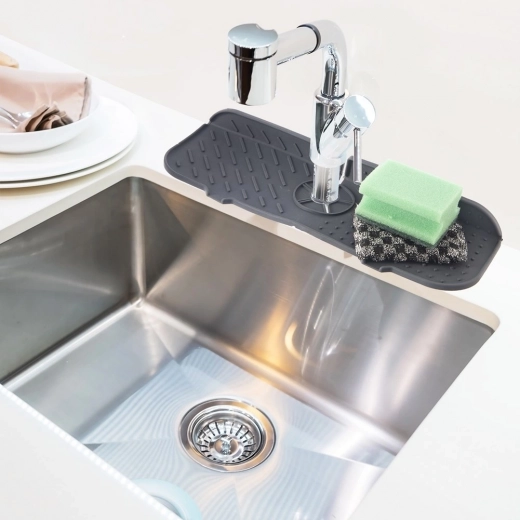 Čista in suha površina okoli pipe