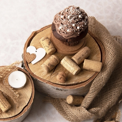 For creative dessert decorating
