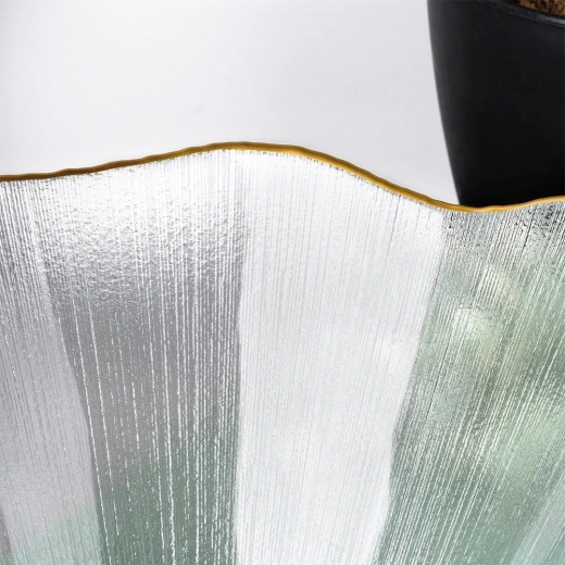 Teksturirano prozorno steklo, ki posnema kristal