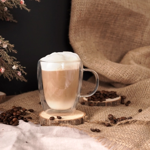 Lahek in vzdržljiv iz borosilikatnega stekla
