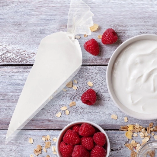 Odporen in prožen material