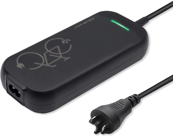 Hitro in varno polnjenje 42 V / 2 A