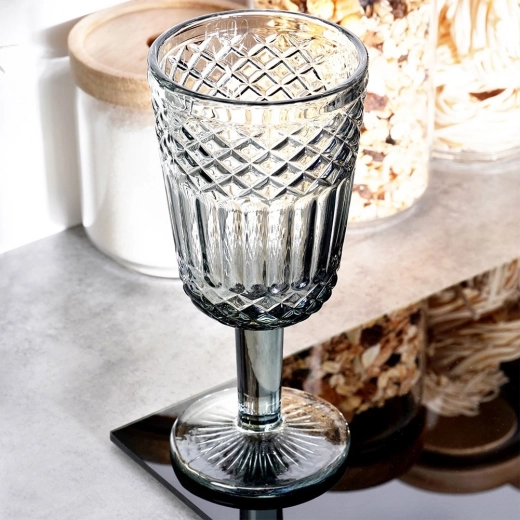 Stilski dimno črn dizajn