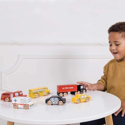 Compatible with standard wooden railway tracks