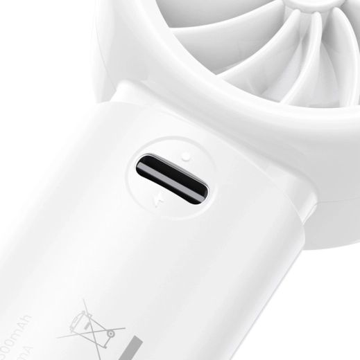 Polnjenje prek USB‑C in LED-indikator
