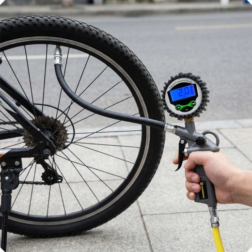 Udobno polnjenje z 34 cm fleksibilno cevjo