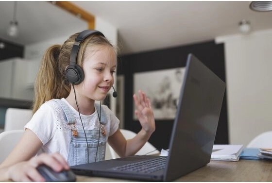 Jasna komunikacija: pasivno zmanjšanje šuma in vrtljiv mikrofon