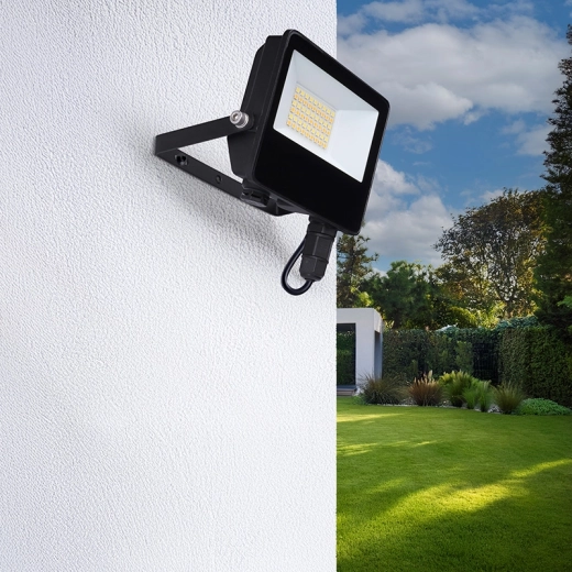 Odpornost za zunanjo uporabo: IP65 in aluminijasto ohišje
