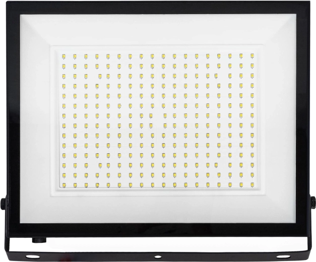 Širok kot 120° za enakomerno osvetlitev