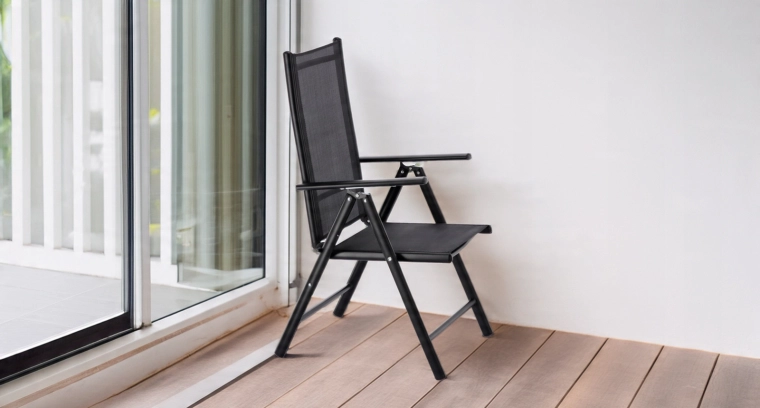 Lahek in trden aluminijast okvir