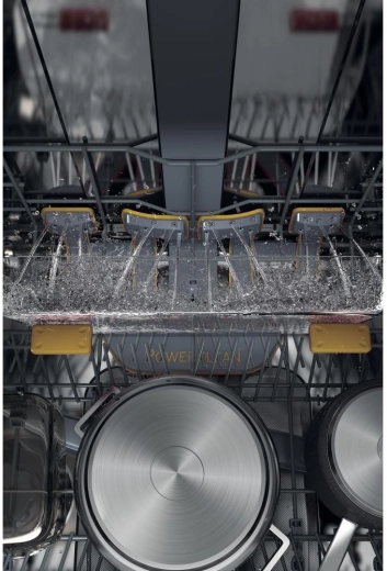 Intenzivno pomivanje z večsmernim pršenjem