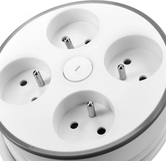 Štiri vtičnice s centralnim stikalom