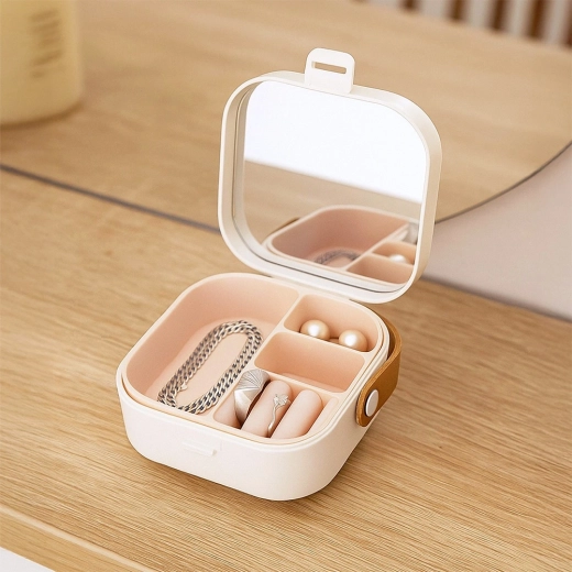 Vgrajeno ogledalce za hitre popravke kjerkoli